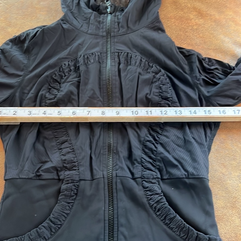 Lululemon Women's Black Hooded zip up active performance Jacket. - Picture 4 of 7